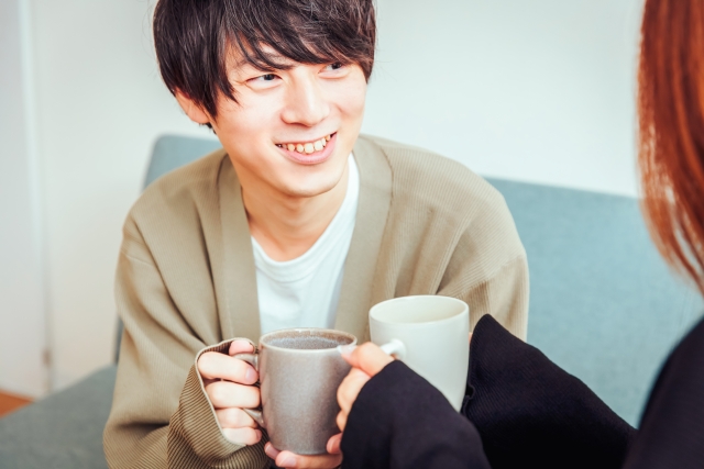 ドリンクを飲むカップル